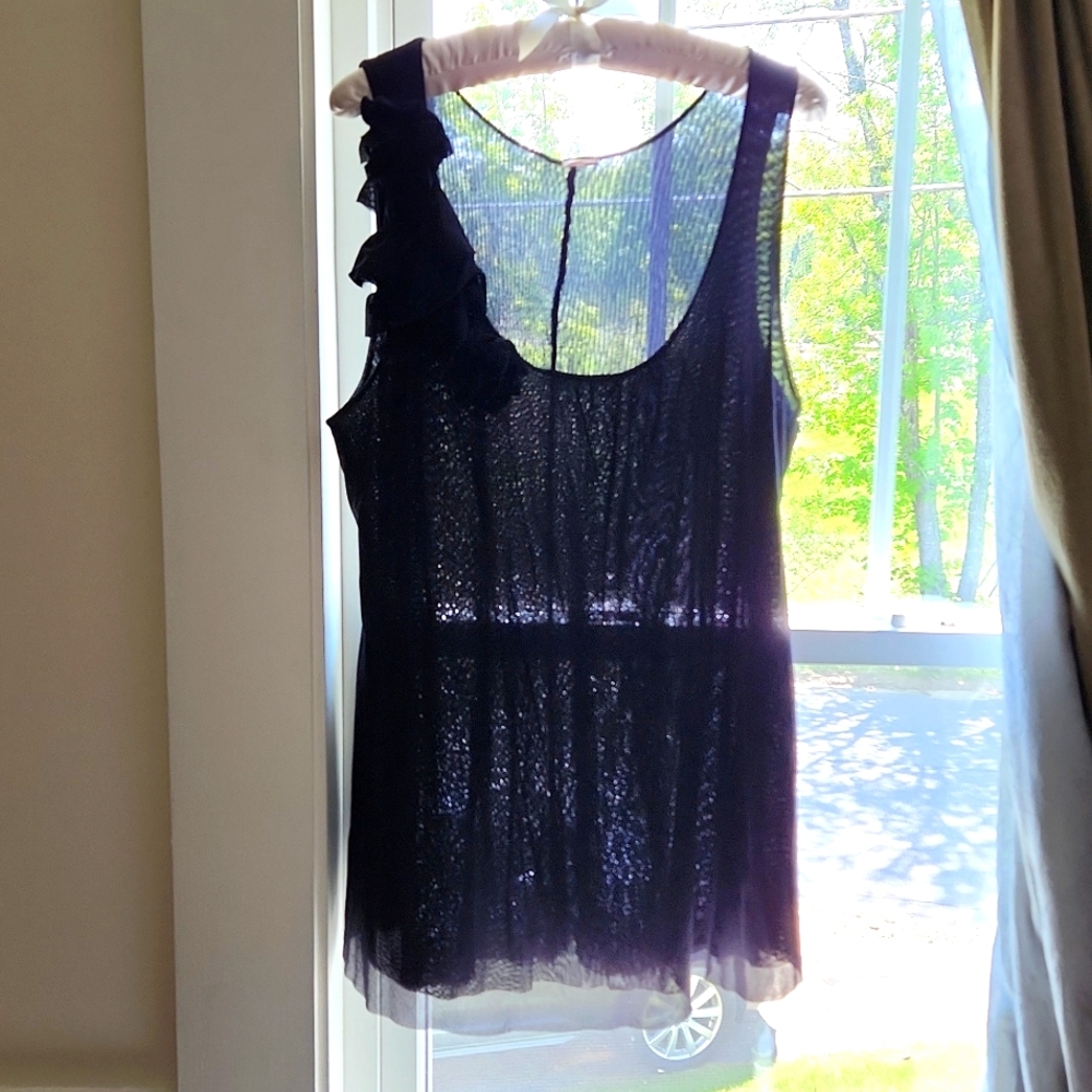 Mesh top floral appliqué sleeveless tank black XL/FREE with purchase!! 🎁